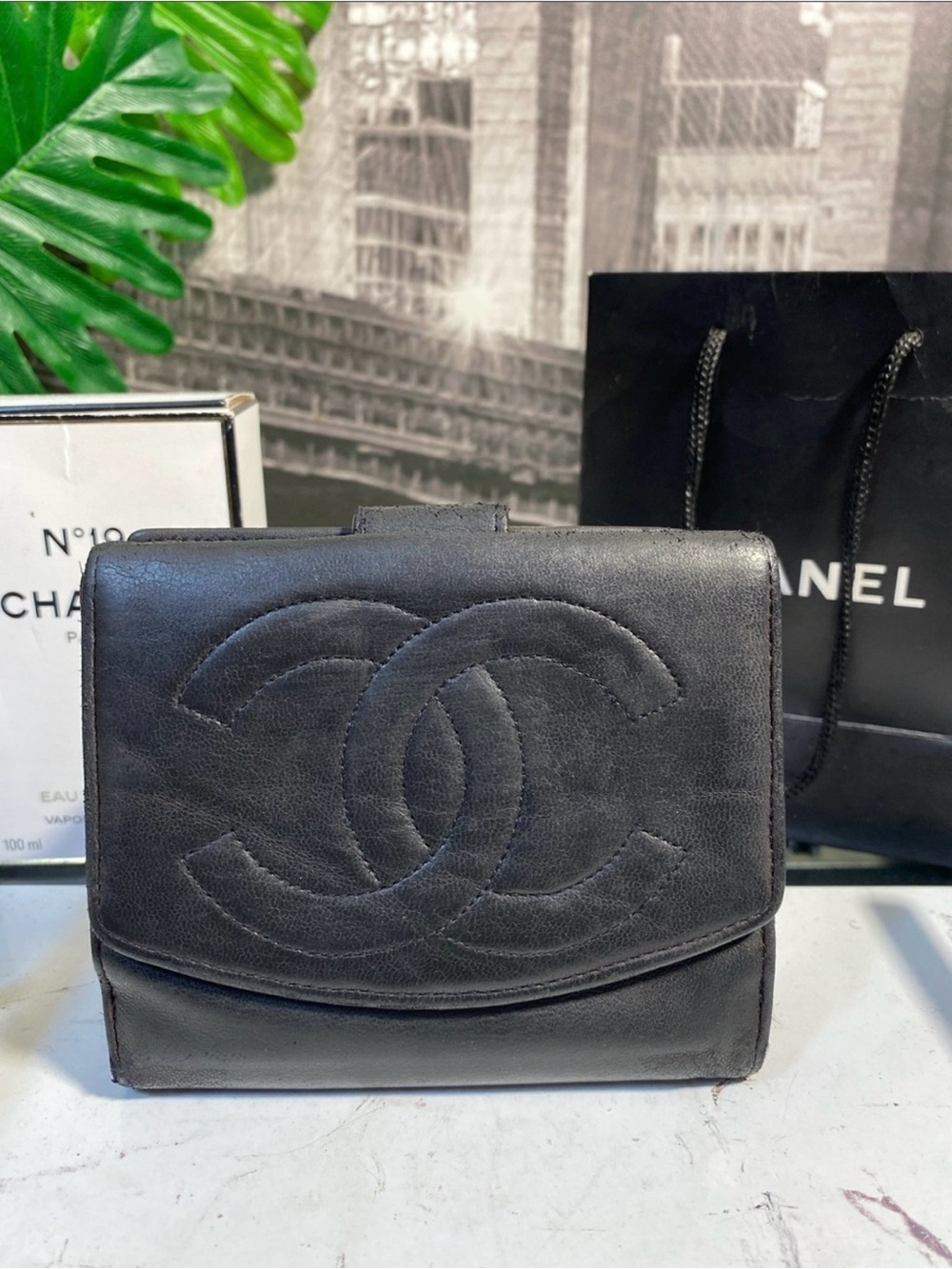 Authentic CHANEL Timeless CC Logo Leather Wallet - Picture 4 of 15